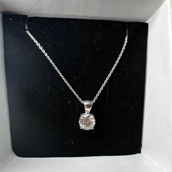 NIB Verozi 2ct (8mm) Moissanite stone solitaire necklace in sterling silver! - Picture 12 of 14